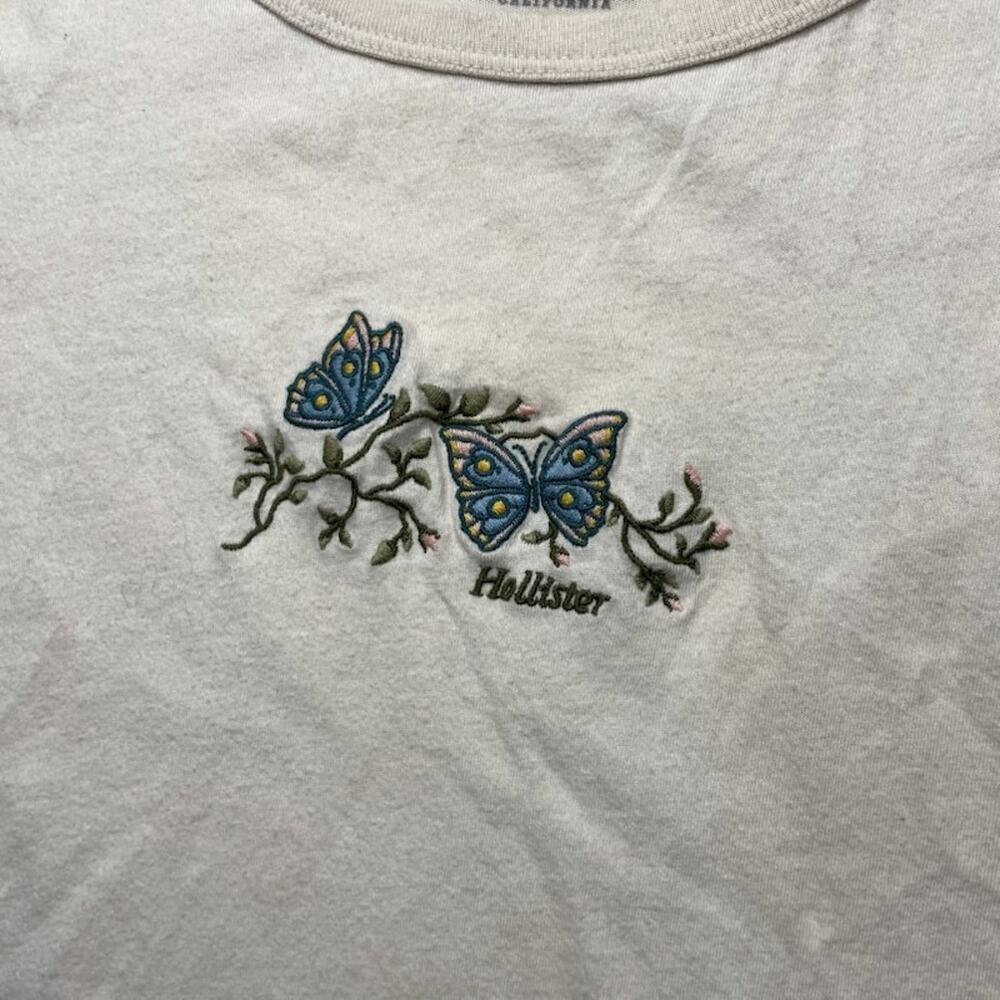 Hollister Baby T Crop Top L Butterfly Embroidered Boho Chic Staple T-shirt